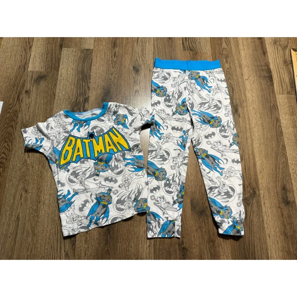 Batman Pajama Set Boys Size 6 White Blue Comic Book Print 2pc Excellent